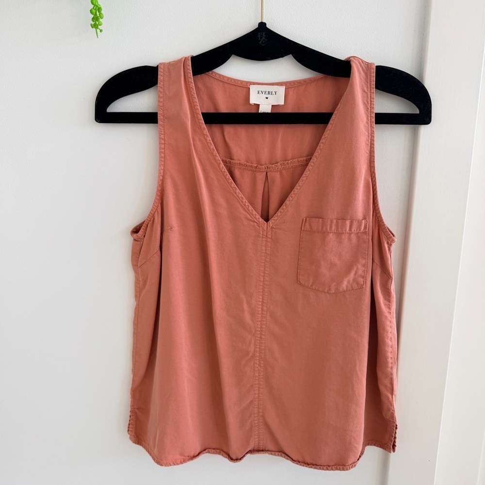 Everly Esther Pocket Tank Muted Terracotta V-neck Tank Top Women's Size Small - Picture 2 of 10